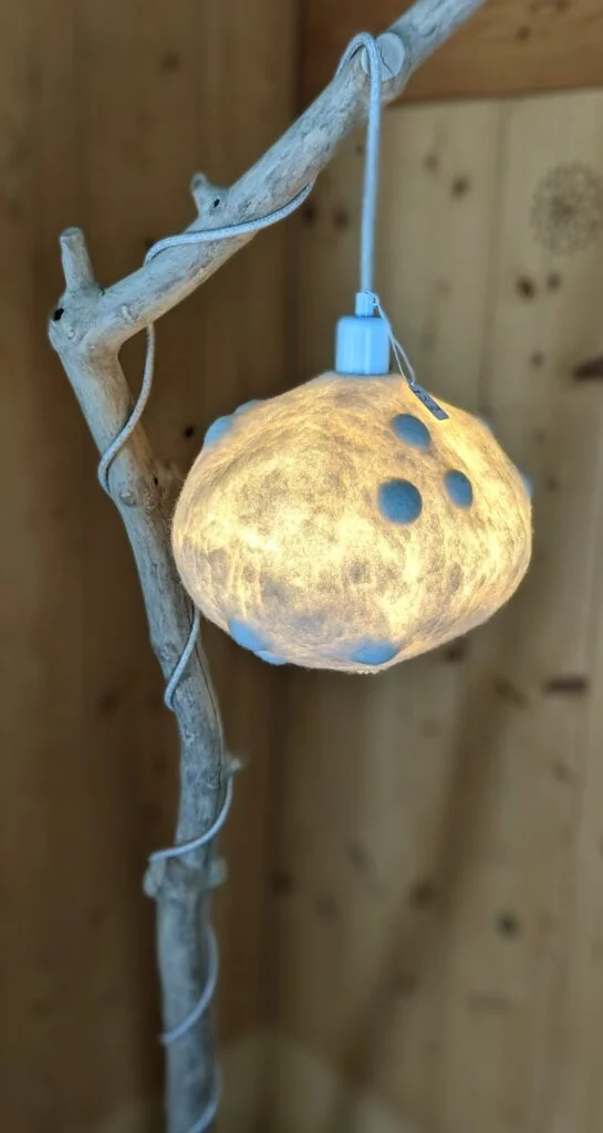 lampe laine feutrée